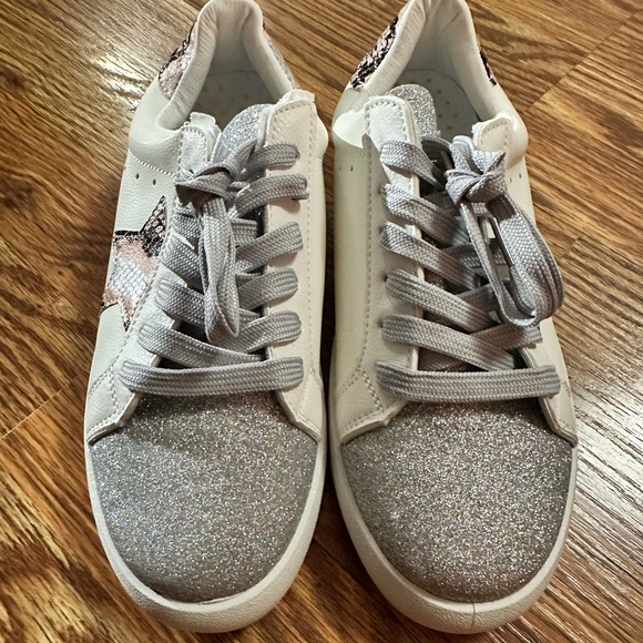 NWOT Simply Southern Star Sneakers - Picture 3 of 13